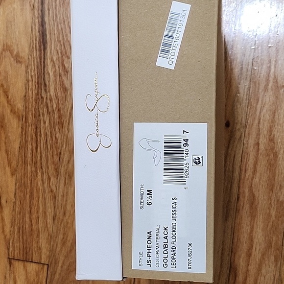 Jessica simpson Leopard Flocked Pumps. - Picture 1 of 4